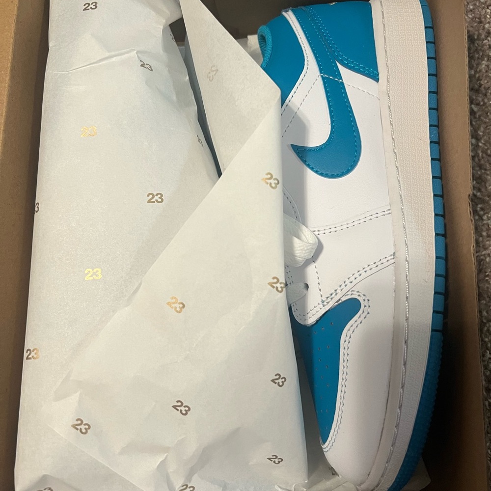 Brand New SZ 7y Air Jordan low . - Picture 4 of 5